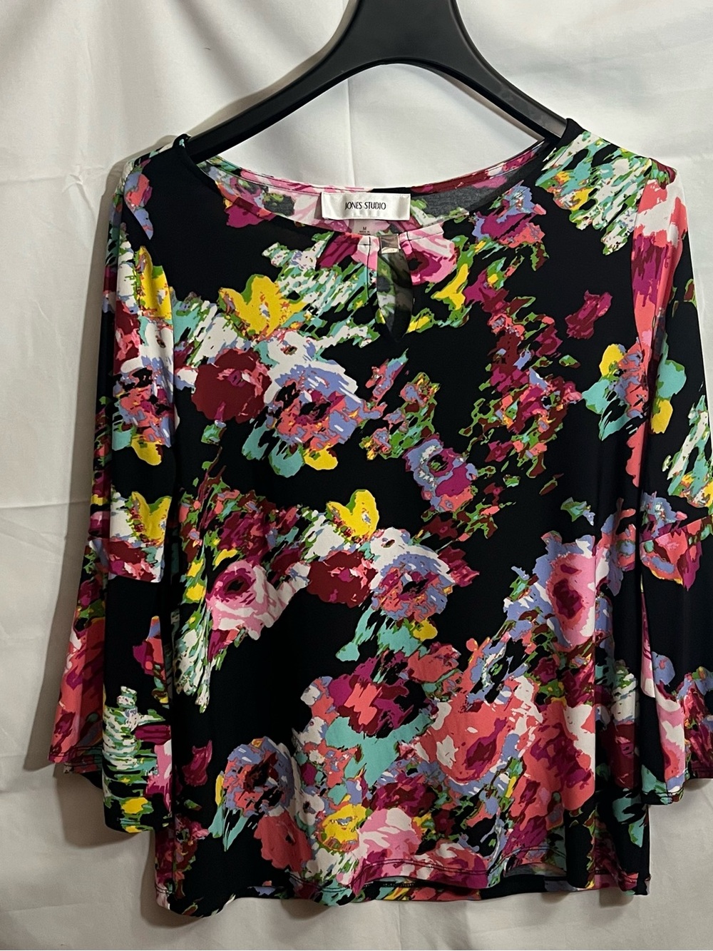 Size Medium Jones Studio Black Multicolor Floral Scoop-Neck Blouse